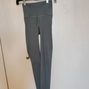 Lululemon gray In Focus run tight